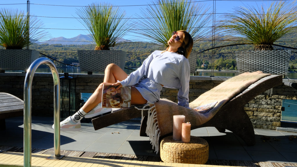 Set maglia cropped a manica lunga e pantaloncino