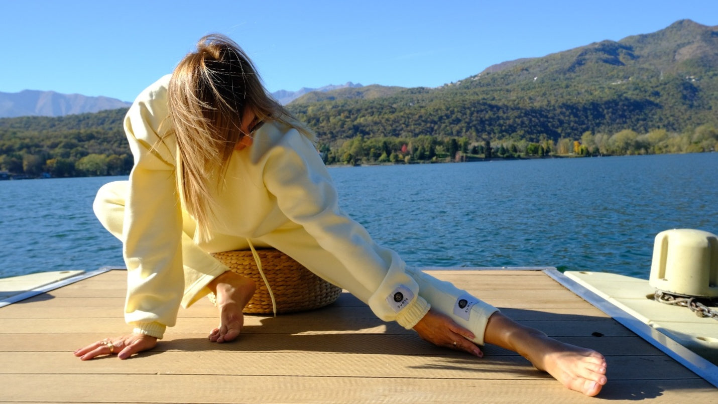 Tuta con felpa a scollo a V e pantalone taglio dritto -  Eleganza e comfort in un solo look